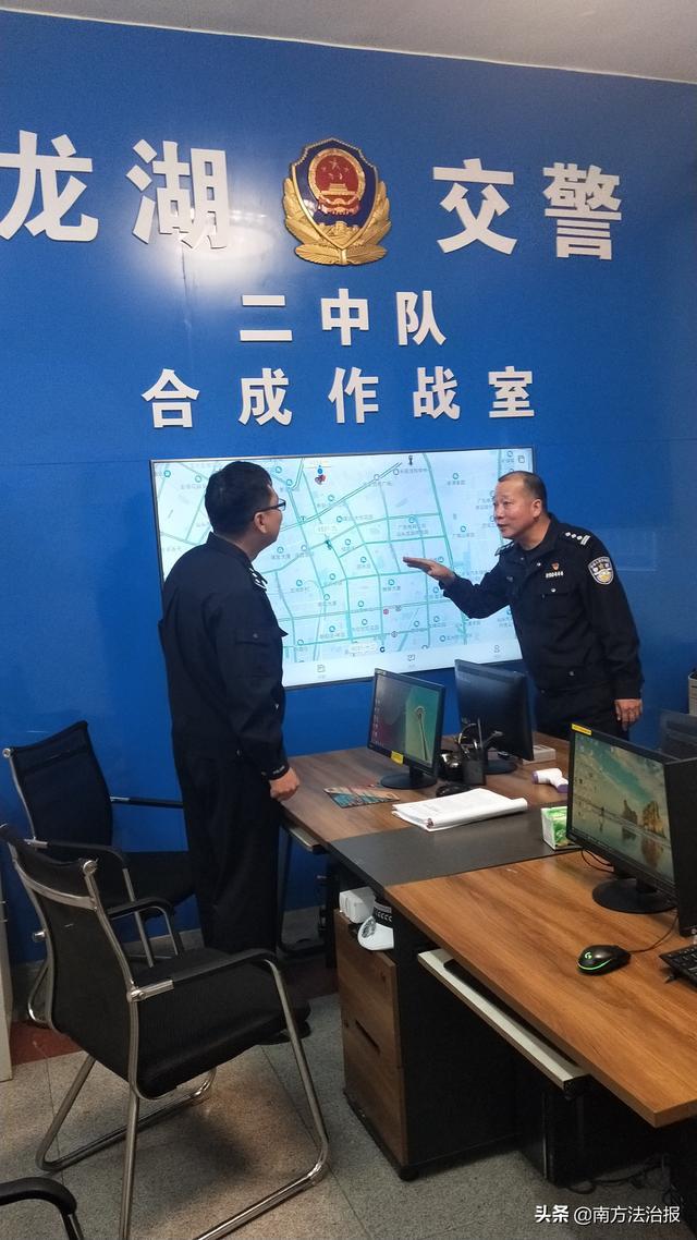 廣東汕頭交警警用摩托車(chē)巡邏新舉措來(lái)了(組圖) 廣東汕頭交警警用摩托車(chē)巡邏新舉措來(lái)了(組圖)